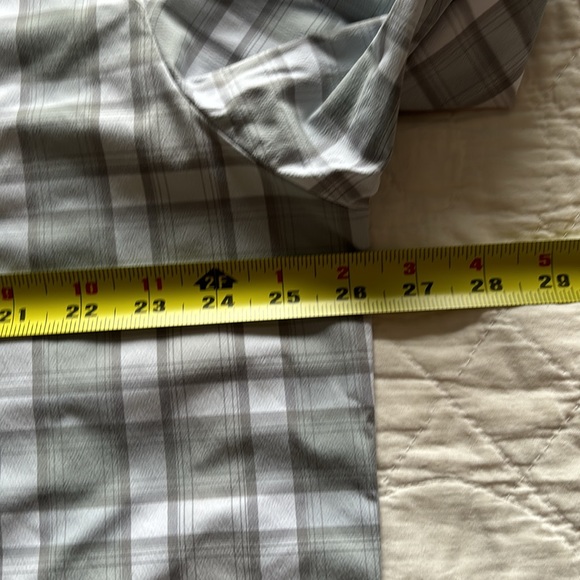 Under Armour Shirt - Picture 4 of 13